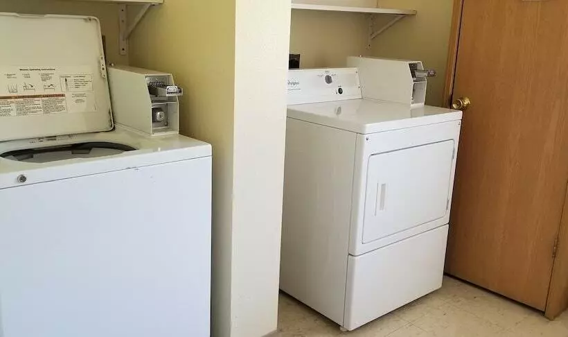 هتل Americinn By Wyndham West Burlington