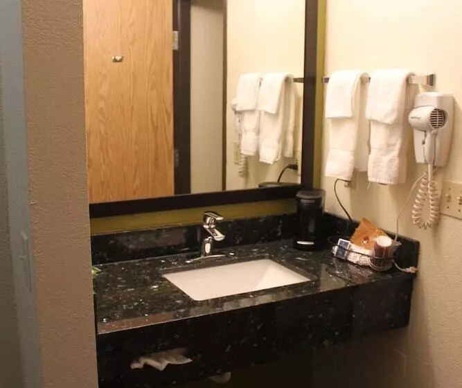 هتل Americinn By Wyndham West Burlington