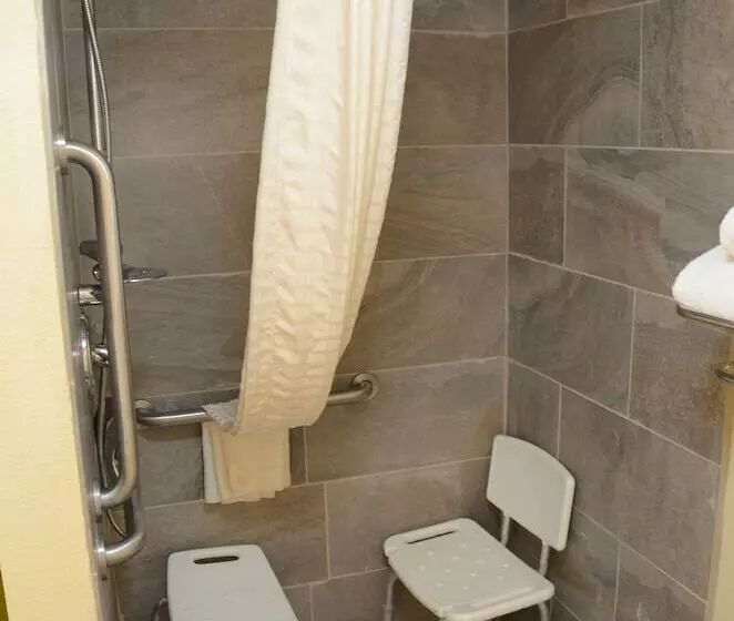 هتل Americinn By Wyndham West Burlington