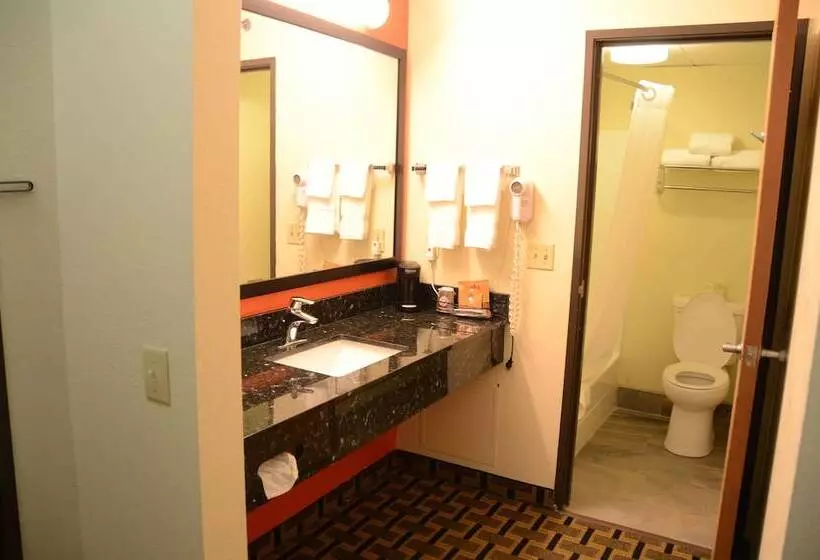 هتل Americinn By Wyndham West Burlington