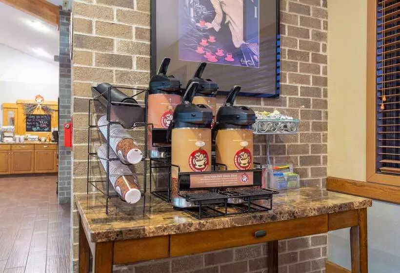 בית מלון כפרי Americinn By Wyndham West Salem