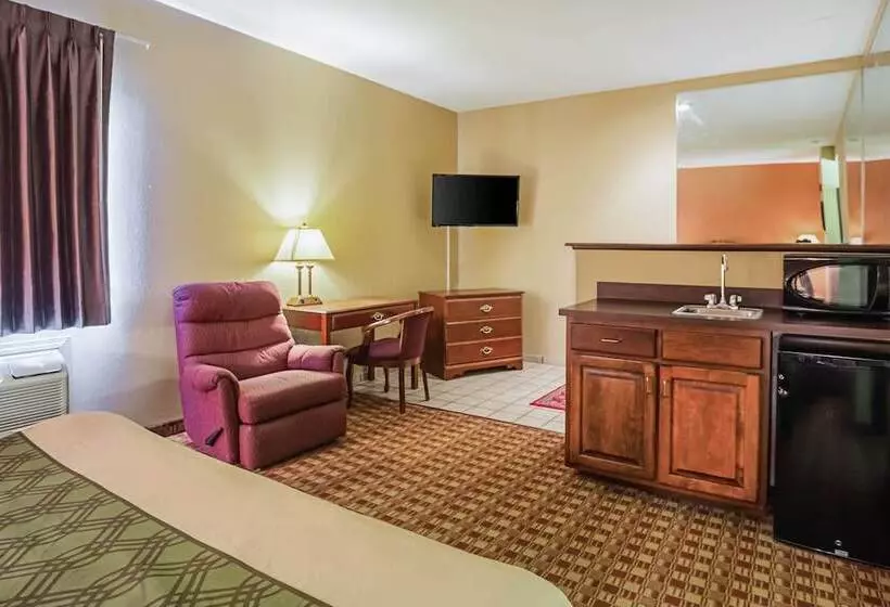 فندق Econo Lodge Inn & Suites