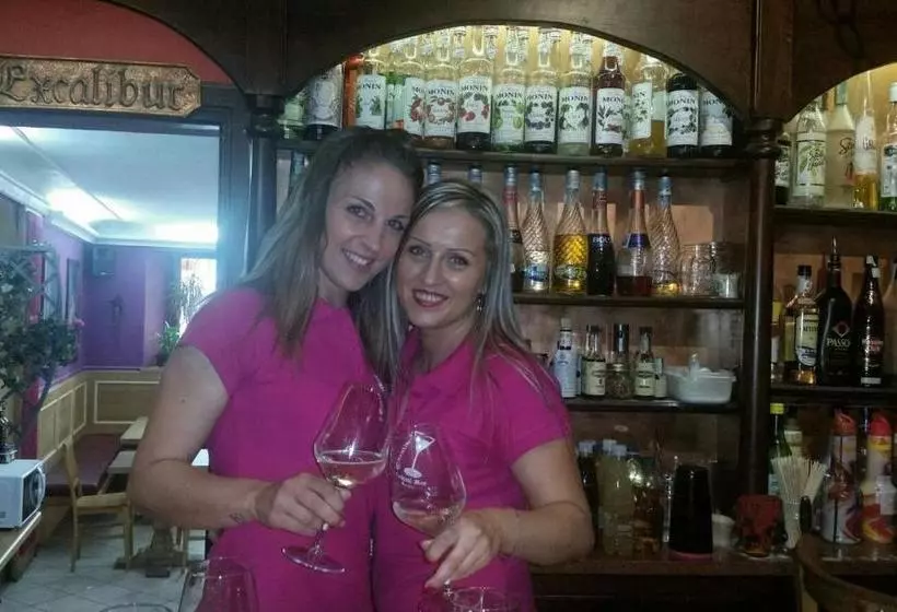 Отель Excalibur