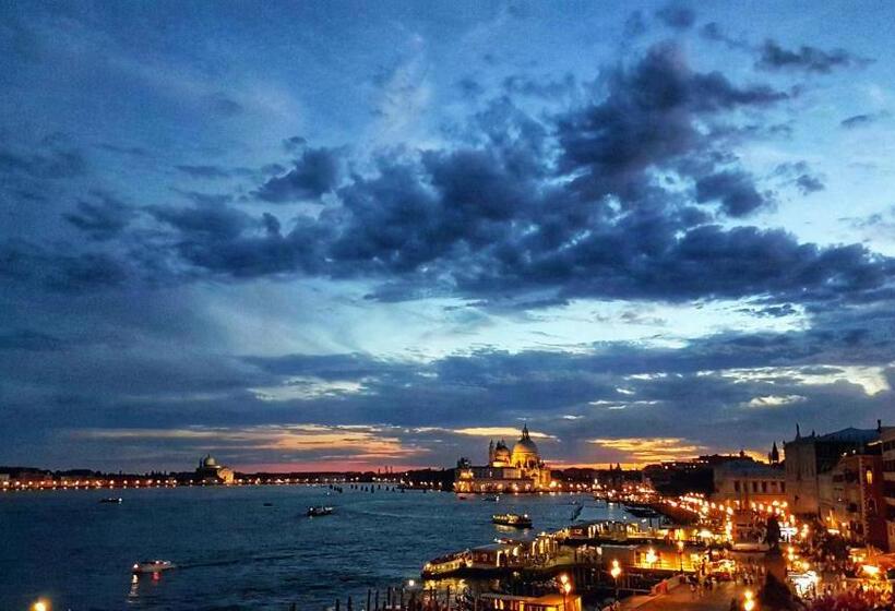 هتل Locanda Vivaldi