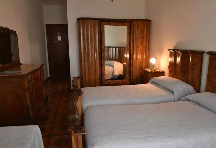 בית מלון כפרי Madonna Di Luciago