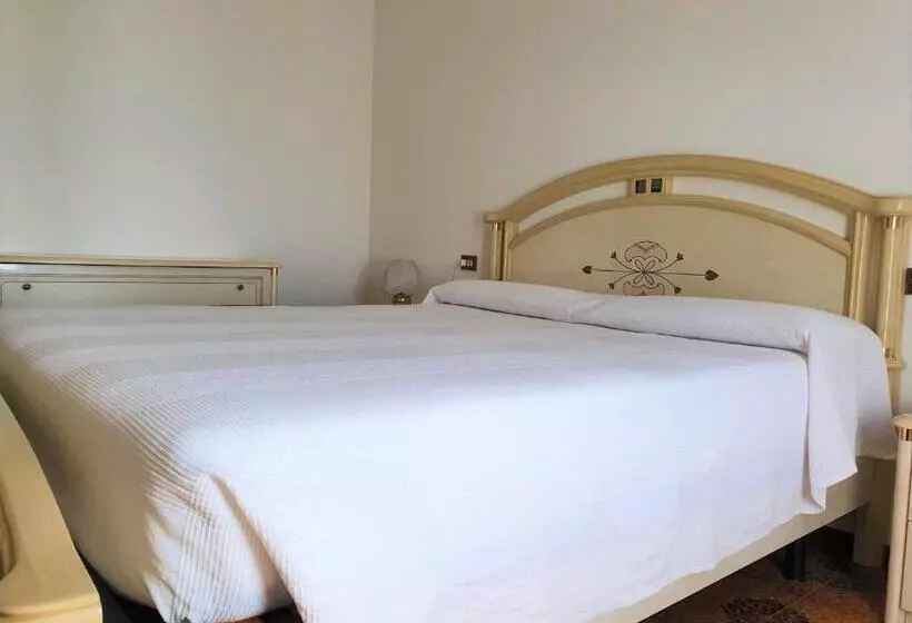 בית מלון כפרי Madonna Di Luciago