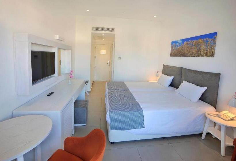 Nissiana Hotel & Bungalows