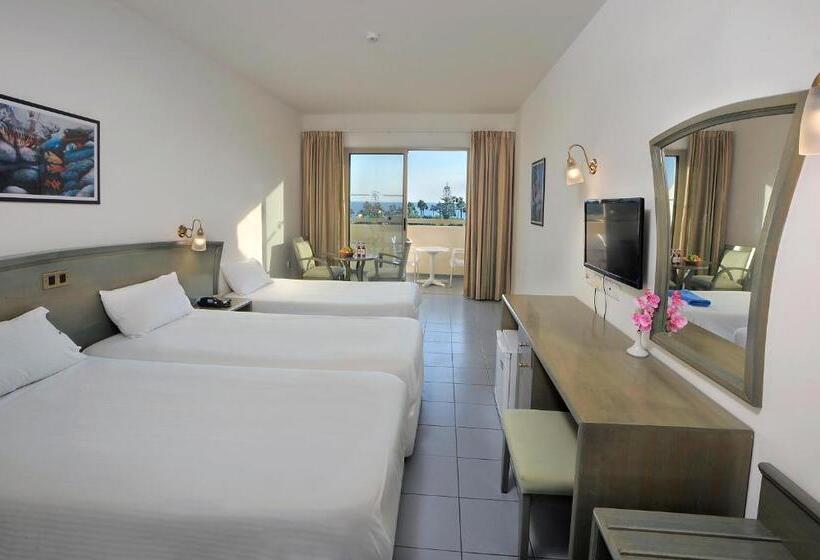 Nissiana Hotel & Bungalows