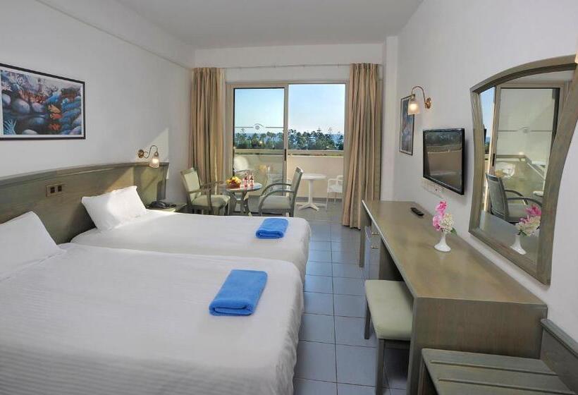 Nissiana Hotel & Bungalows