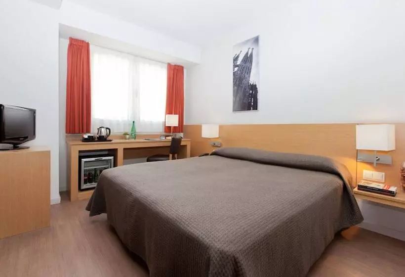 Отель Sagrada Familia