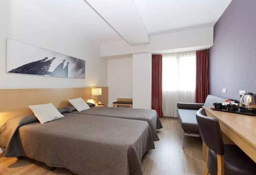 Отель Sagrada Familia