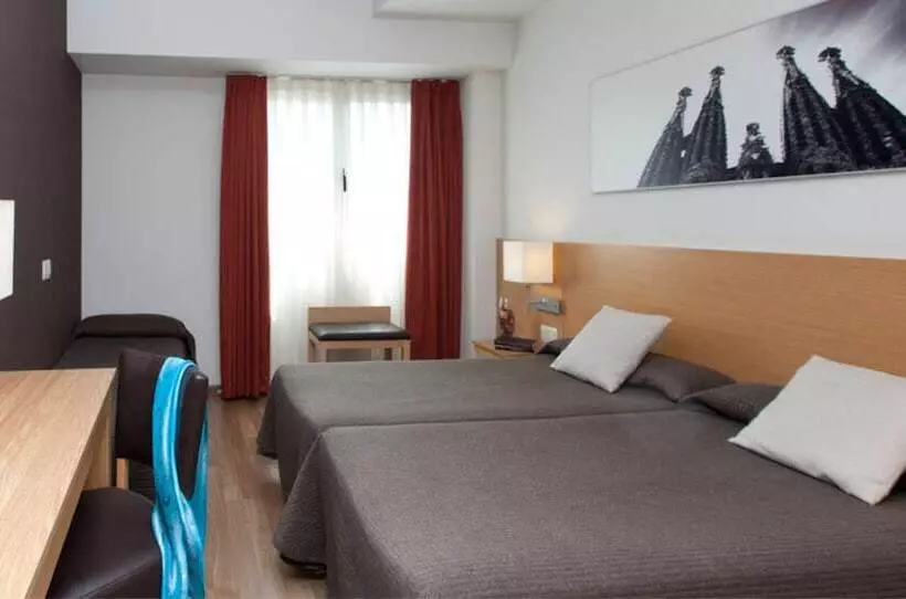 Отель Sagrada Familia