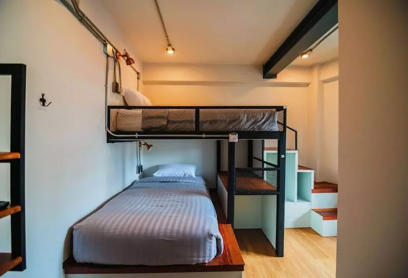 هتل Chernchan Hostel