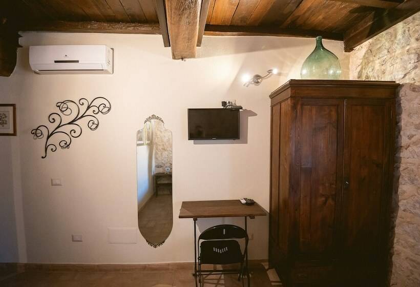 בית מלון כפרי Nenà Al Borgo Castello