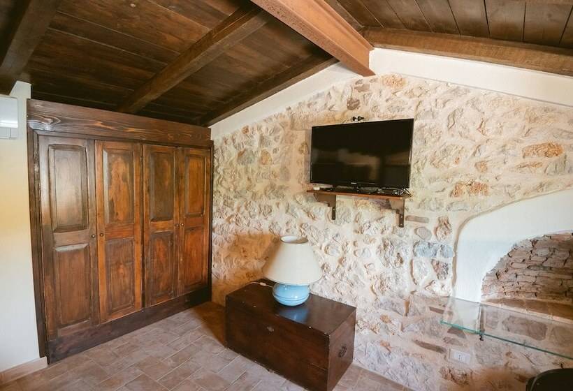 בית מלון כפרי Nenà Al Borgo Castello