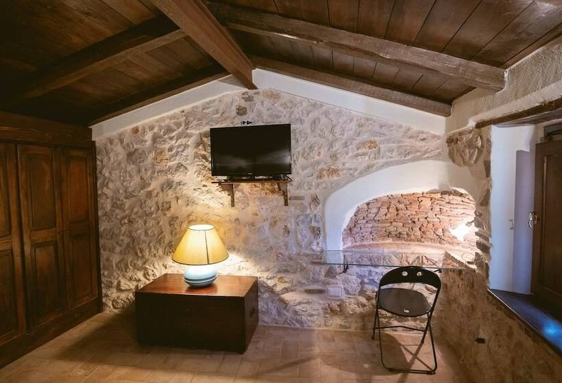 בית מלון כפרי Nenà Al Borgo Castello