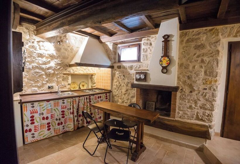 בית מלון כפרי Nenà Al Borgo Castello