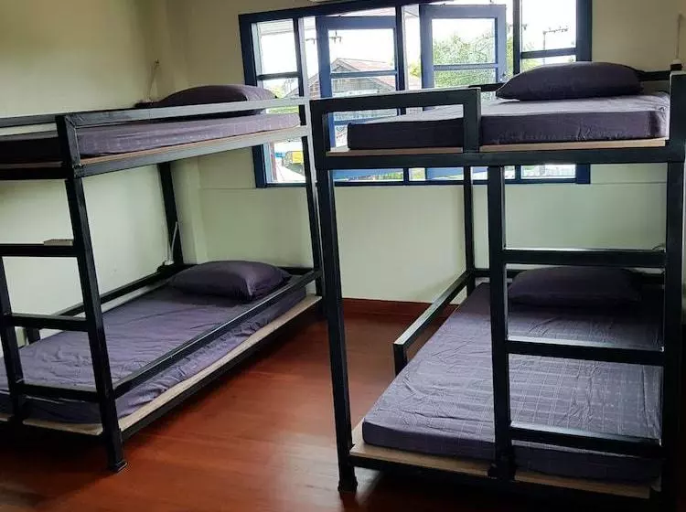 هتل Toobs Hostel Adults Only