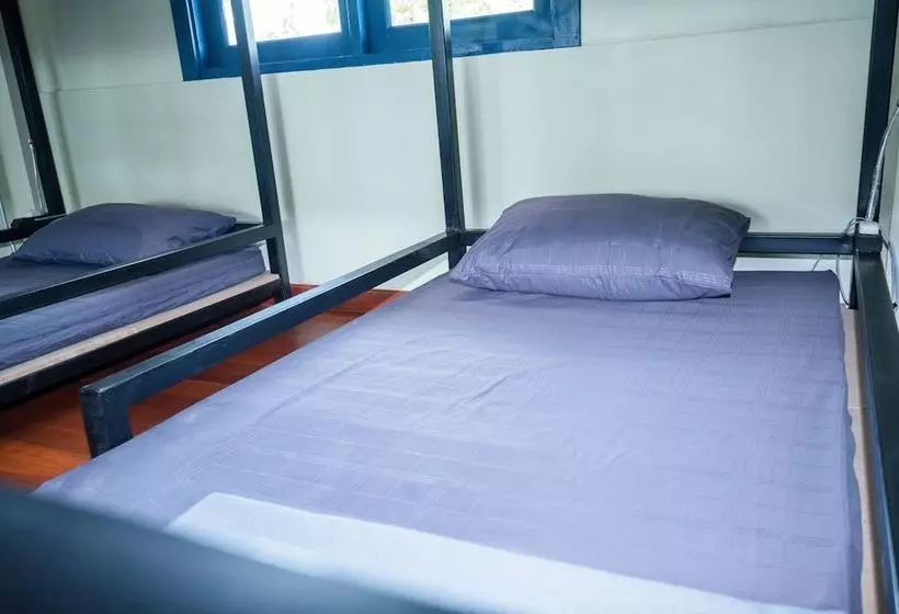 هتل Toobs Hostel Adults Only