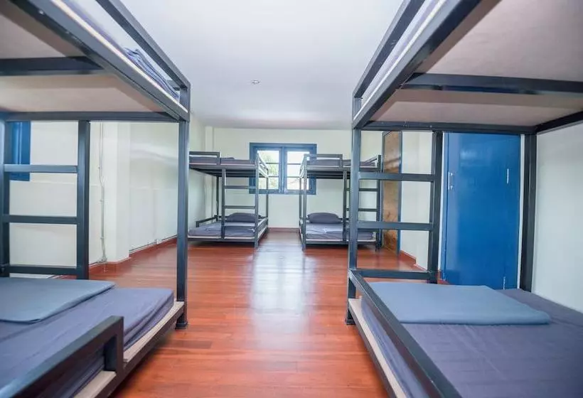 هتل Toobs Hostel Adults Only
