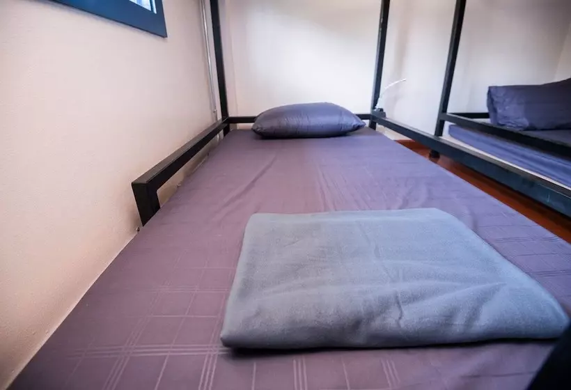 هتل Toobs Hostel Adults Only