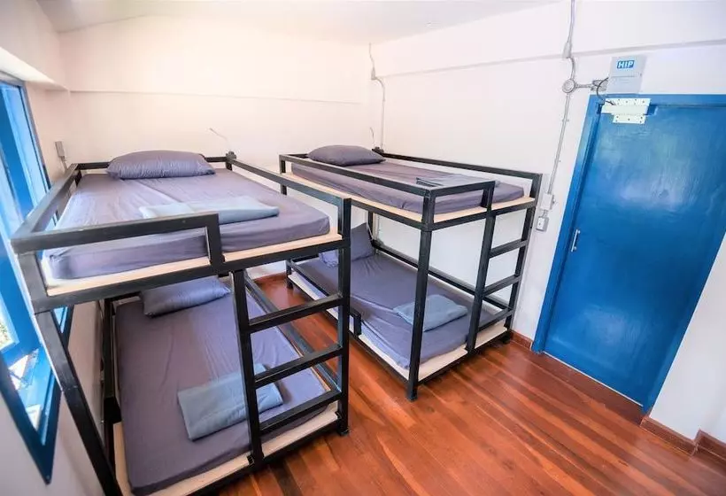هتل Toobs Hostel Adults Only