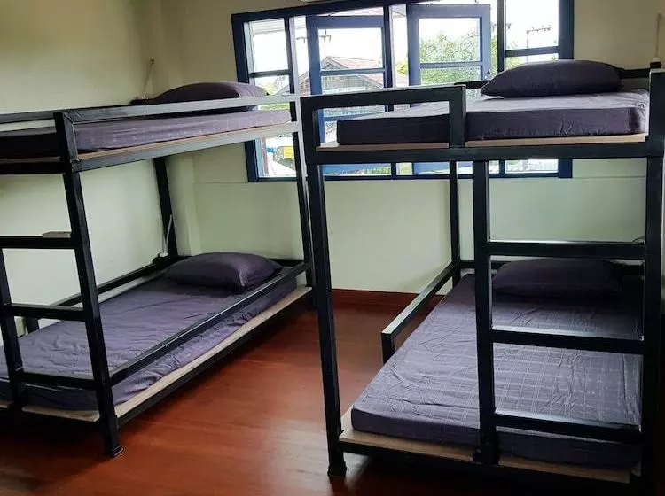 هتل Toobs Hostel Adults Only