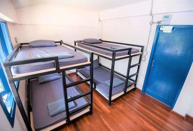 هتل Toobs Hostel Adults Only