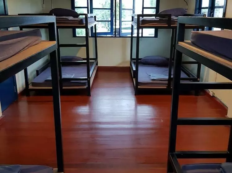 هتل Toobs Hostel Adults Only