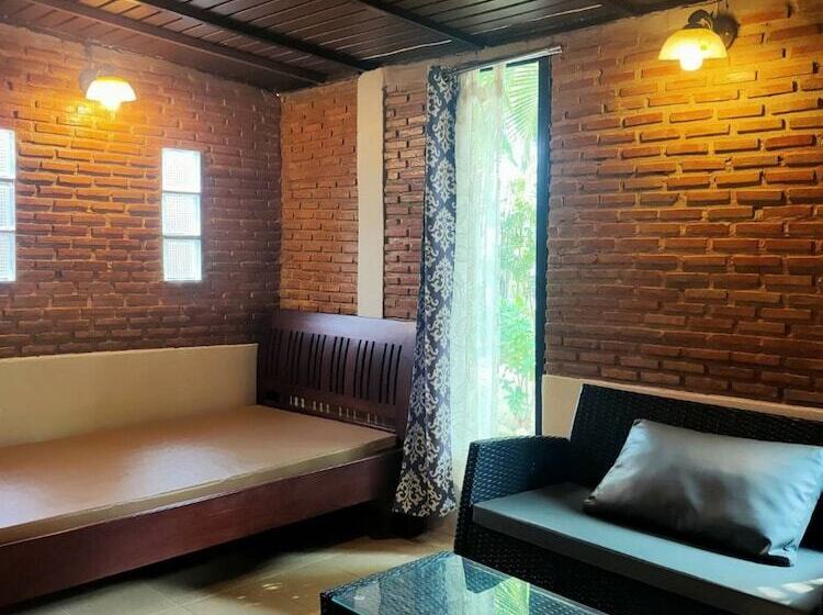 Kaengkrachan Boathouse Paradise Resort