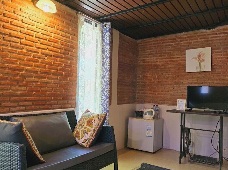 Kaengkrachan Boathouse Paradise Resort