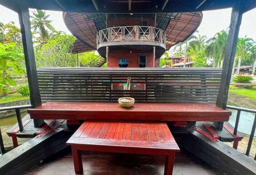 Kaengkrachan Boathouse Paradise Resort