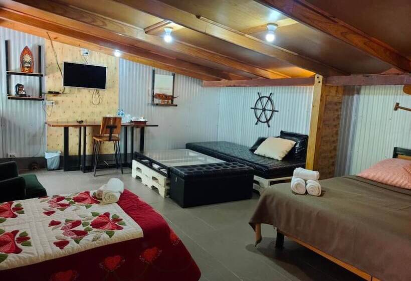 Kaengkrachan Boathouse Paradise Resort