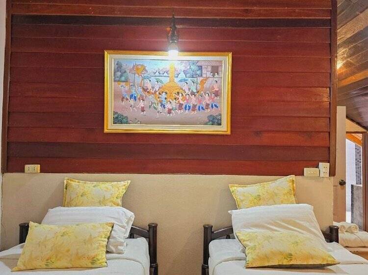 Kaengkrachan Boathouse Paradise Resort