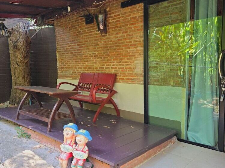 Kaengkrachan Boathouse Paradise Resort