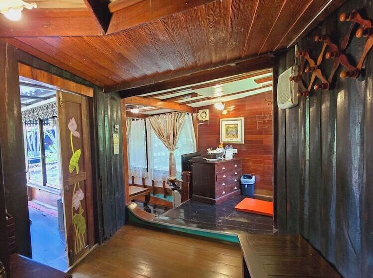 Kaengkrachan Boathouse Paradise Resort