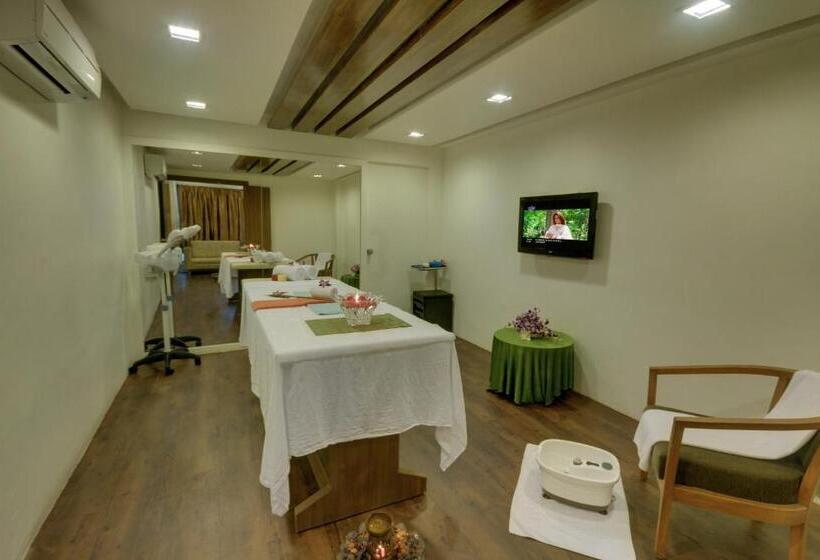 Boulevard 9 Luxury Resort & Spa