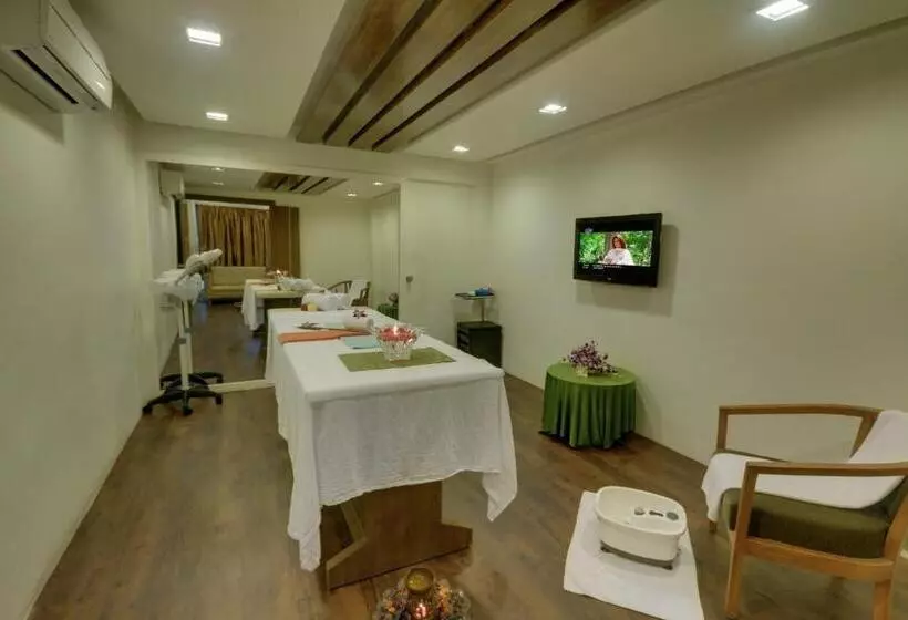 Boulevard 9 Luxury Resort & Spa