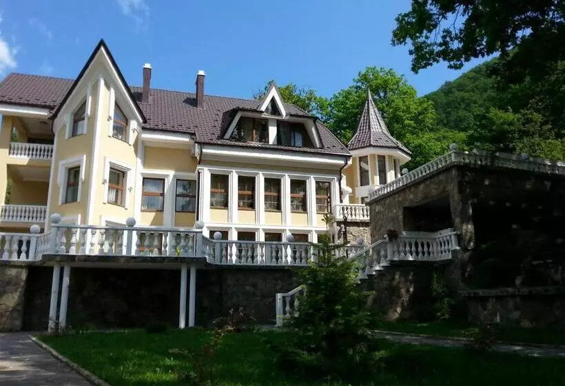 Majatalo Gnizdo Golubky