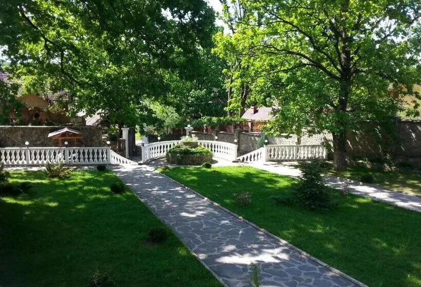 Majatalo Gnizdo Golubky