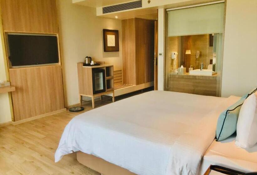 Отель Bellevue Sarovar Premiere Junagadh