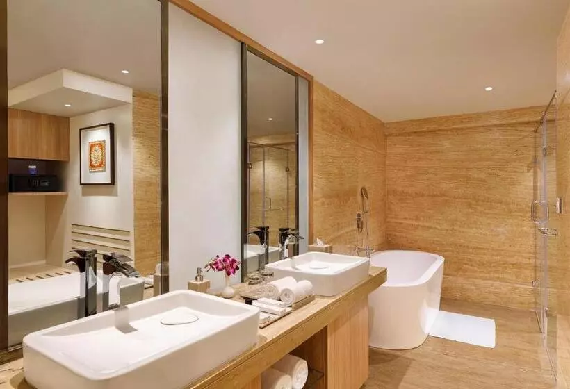 Hotelli Bellevue Sarovar Premiere Junagadh