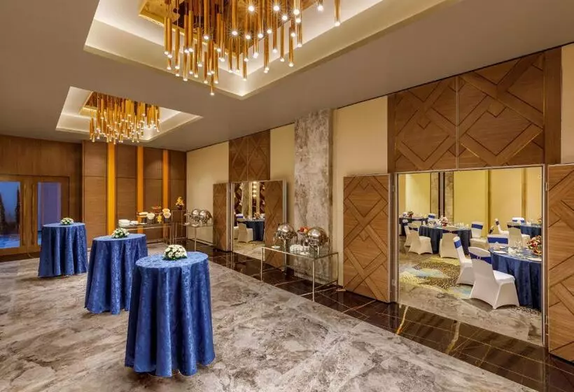 Hotelli Bellevue Sarovar Premiere Junagadh