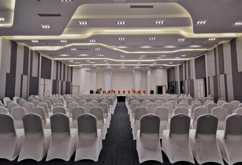 فندق De Veranio Resort