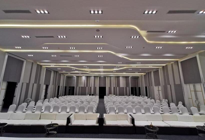 فندق De Veranio Resort