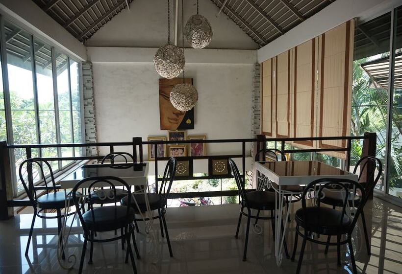 Hotel Thatphanom Place