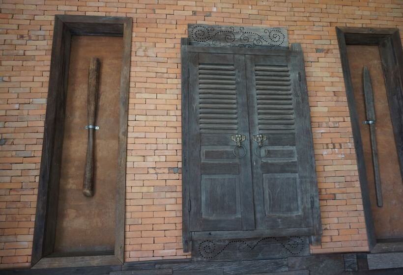 Hotel Thatphanom Place