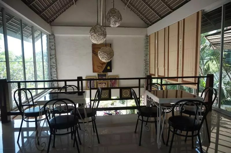 Hotelli Thatphanom Place