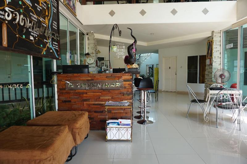 Hotel Thatphanom Place