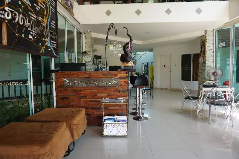 Hotelli Thatphanom Place